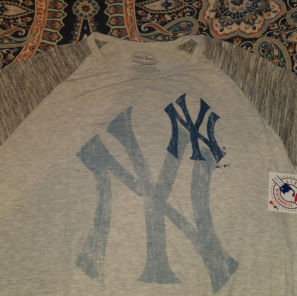 NWT Yankees lightweight baseball tee
